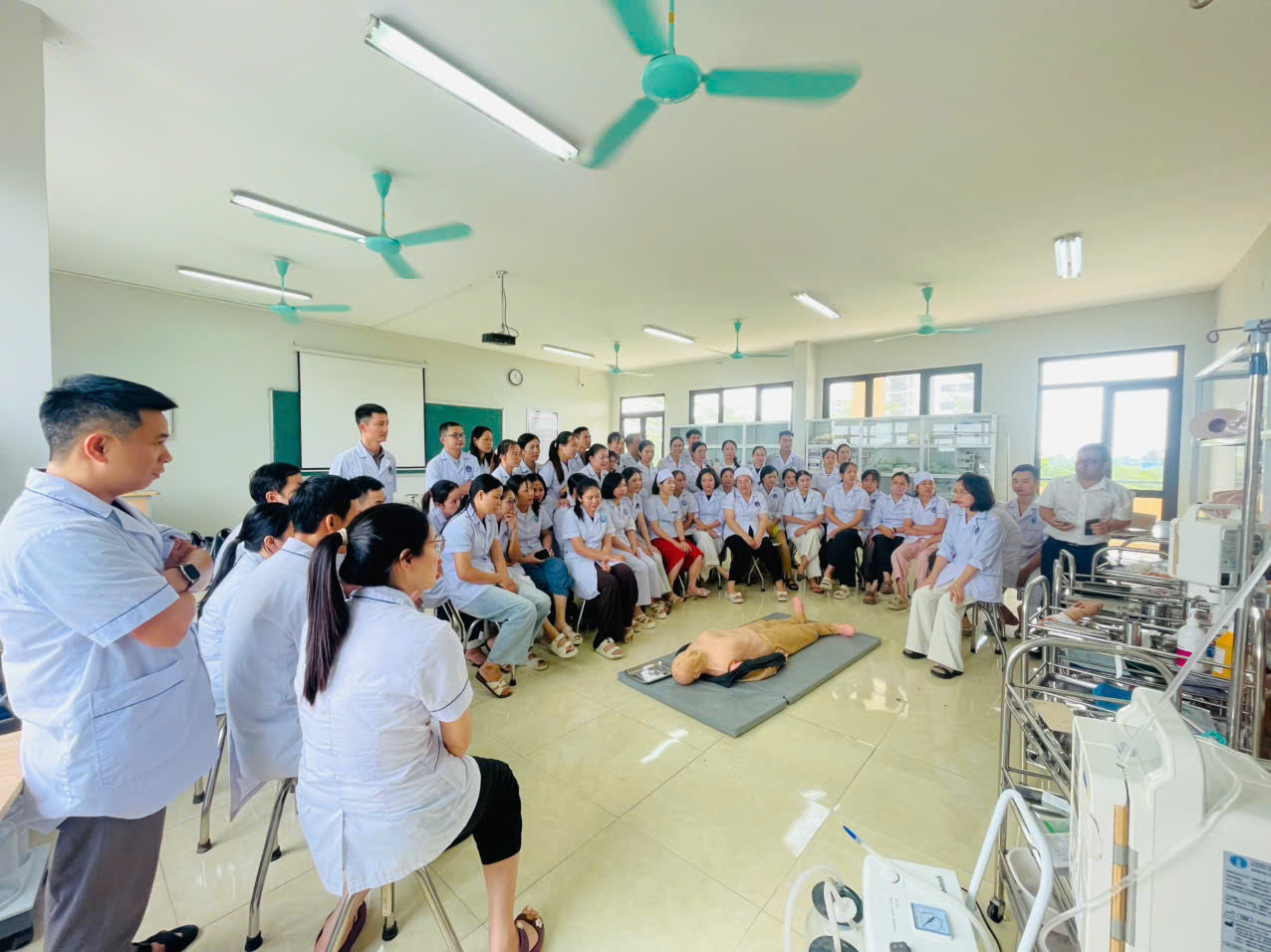 QĐ BAN HÀNH CTĐT NGÀNH ĐIỀU DƯỠNG HỆ CHÍNH QUY NĂM 2026
