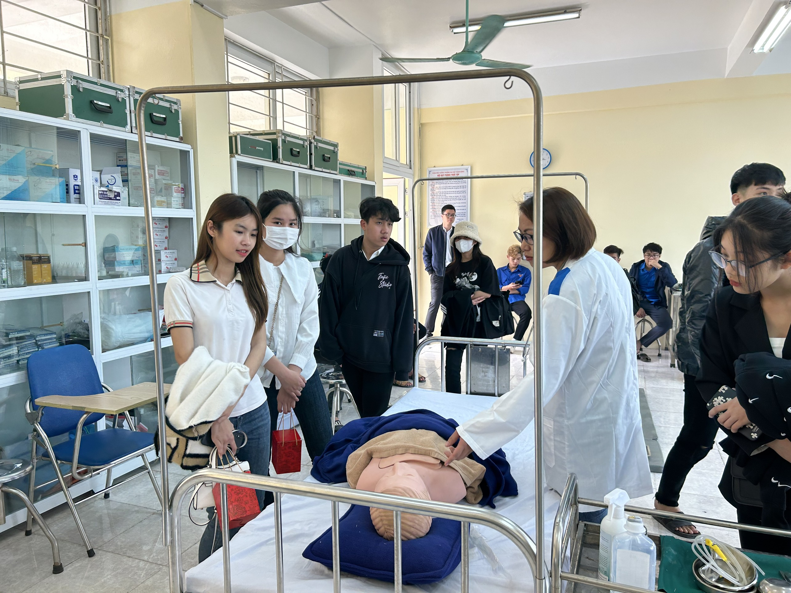 Điều Dưỡng/KTV Xét Nghiệm Lấy Mẫu Tại Nhà (Hà Nội)