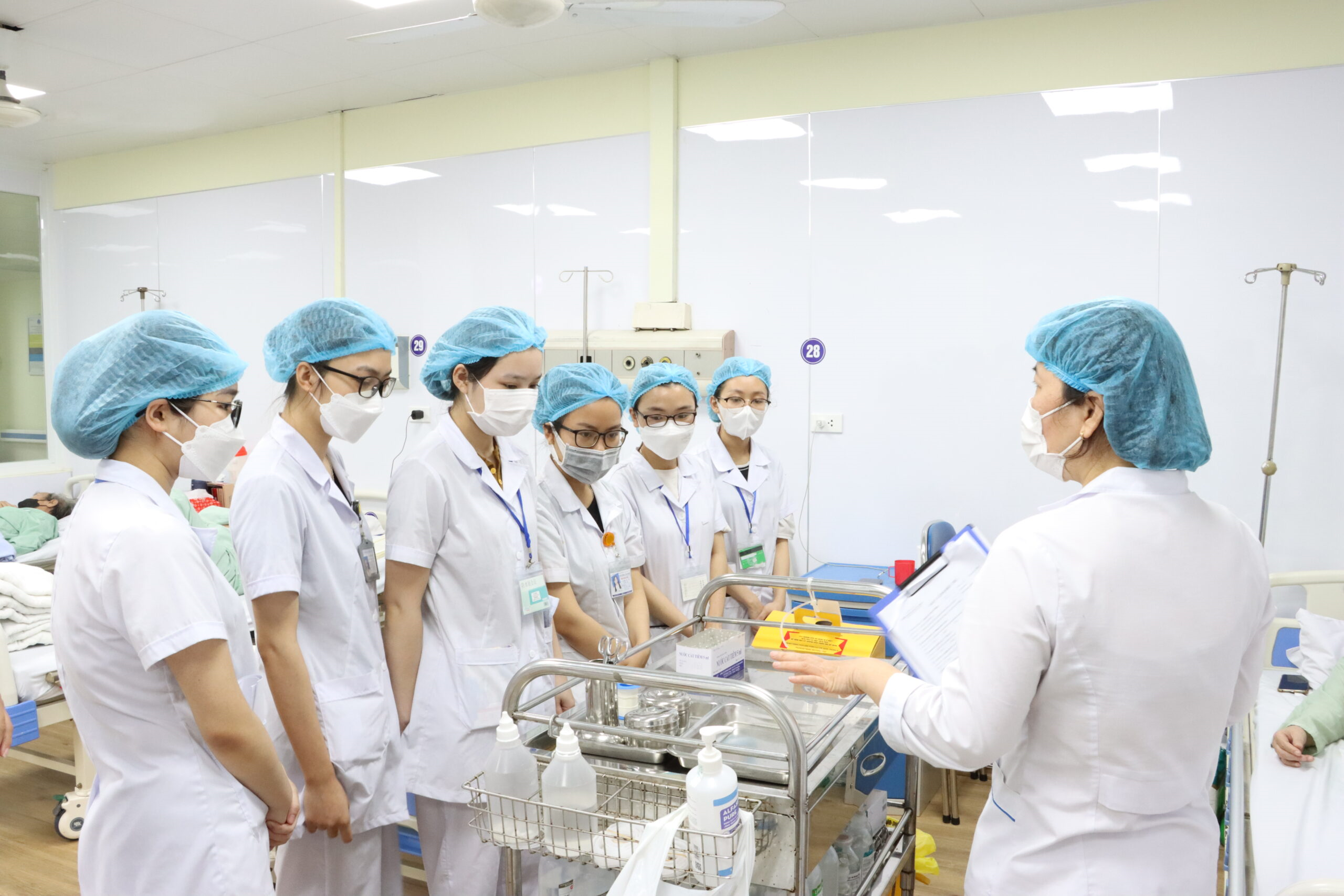 Điều Dưỡng VIên Bệnh viện Đa khoa Hà Nội Tuyển Điều dưỡng Viên