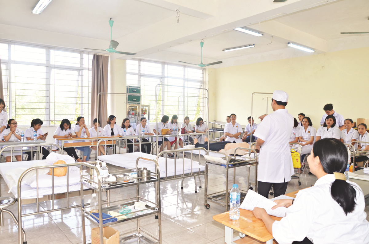 Bài giảng môn Tư vấn TTGDSK trong Thực hành Điều dưỡng