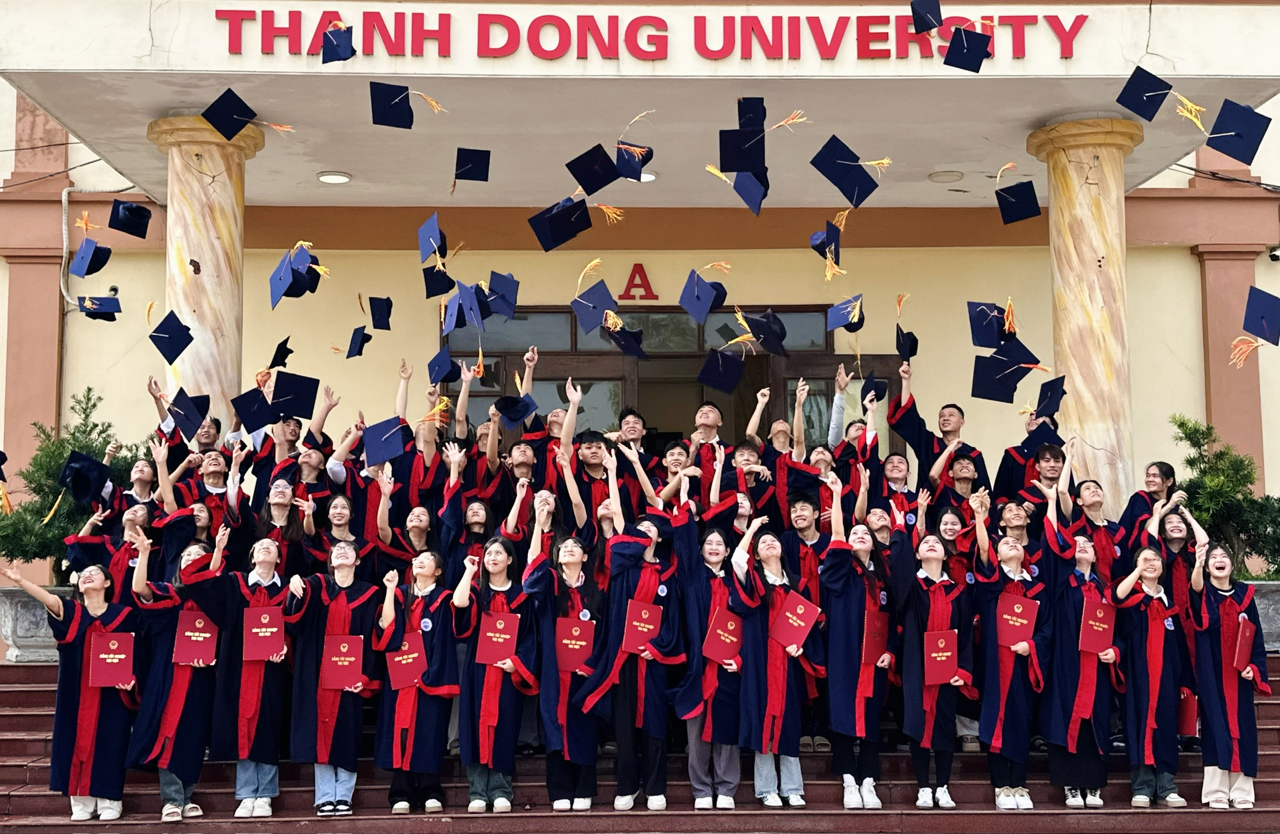 Quyết định về việc ban hành quy chế xét, cấp học bổng cho sinh viên đại học hệ chính quy Trường Đại học Thành Đông